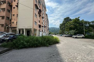 (LOW COST) Blok D Pangsapuri Segar Perdana, Cheras, Selangor