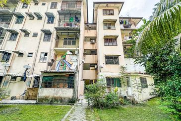 (GROUND FLOOR) Flat Wangsa Maju Seksyen 2, Wangsa Maju 