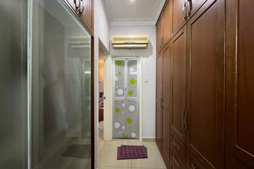 (SPACIOUS)(FACING OPEN) 2.5 Storey Bungalow Bukit Hijauan, Taman Bukit Saga, Seksyen 26, Shah Alam (Hicom)