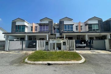 (GATED GUARDED) 2 Storey Superlink Ceri 2, Bandar Hillpark Puncak Alam