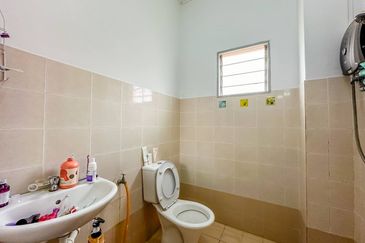 (GATED GUARDED) 2 Storey Terrace Taman Saujana Utama 3, Sungai Buloh