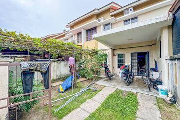 (GATED GUARDED) 2 Storey Terrace Taman Saujana Utama 3, Sungai Buloh