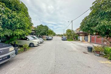 (GATED GUARDED) 2 Storey Terrace Taman Saujana Utama 3, Sungai Buloh