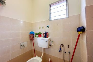 (GATED GUARDED) 2 Storey Terrace Taman Saujana Utama 3, Sungai Buloh