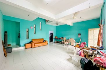 (GATED GUARDED) 2 Storey Terrace Taman Saujana Utama 3, Sungai Buloh