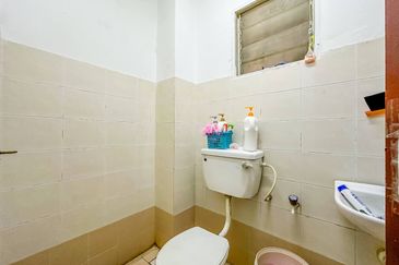 (GATED GUARDED) 2 Storey Terrace Taman Saujana Utama 3, Sungai Buloh