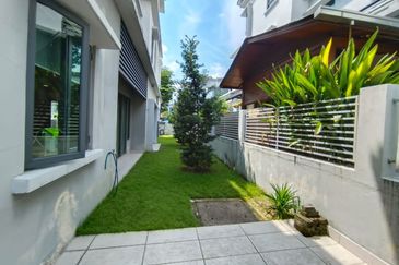 (NICE RENOVATED) Huge 3 Storey Semi Detached Seksyen 27, Shah Alam