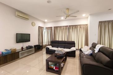(NICE RENOVATED) Huge 3 Storey Semi Detached Seksyen 27, Shah Alam