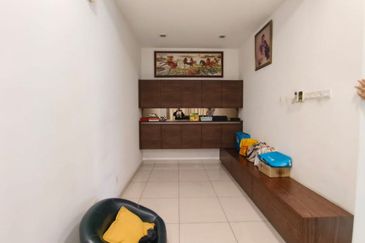 (NICE RENOVATED) Huge 3 Storey Semi Detached Seksyen 27, Shah Alam