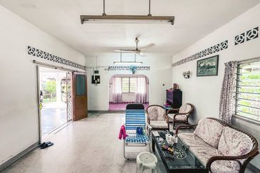 (STRATEGIC LOCATION) Spacious Single Storey Bungalow Ampang Jaya (Lorong Awan)