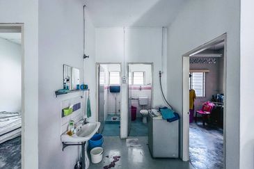 (STRATEGIC LOCATION) Spacious Single Storey Bungalow Ampang Jaya (Lorong Awan)