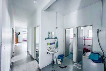 (STRATEGIC LOCATION) Spacious Single Storey Bungalow Ampang Jaya (Lorong Awan)