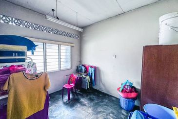 (STRATEGIC LOCATION) Spacious Single Storey Bungalow Ampang Jaya (Lorong Awan)
