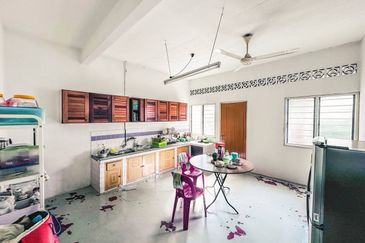 (STRATEGIC LOCATION) Spacious Single Storey Bungalow Ampang Jaya (Lorong Awan)