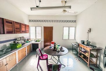 (STRATEGIC LOCATION) Spacious Single Storey Bungalow Ampang Jaya (Lorong Awan)