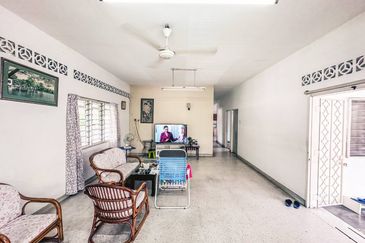 (STRATEGIC LOCATION) Spacious Single Storey Bungalow Ampang Jaya (Lorong Awan)