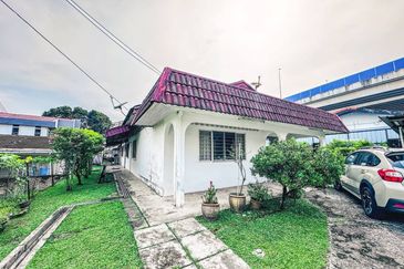 (STRATEGIC LOCATION) Spacious Single Storey Bungalow Ampang Jaya (Lorong Awan)