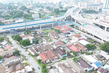 (STRATEGIC LOCATION) Spacious Single Storey Bungalow Ampang Jaya (Lorong Awan)