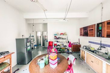 (STRATEGIC LOCATION) Spacious Single Storey Bungalow Ampang Jaya (Lorong Awan)