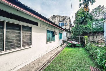 (STRATEGIC LOCATION) Spacious Single Storey Bungalow Ampang Jaya (Lorong Awan)