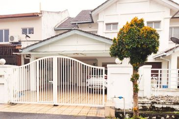 (EXTRA LAND)(FACING OPEN) 2 Storey Superlink Putra Indah Seksyen 9, Putra Heights