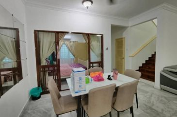 (EXTRA LAND)(FACING OPEN) 2 Storey Superlink Putra Indah Seksyen 9, Putra Heights