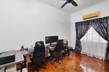 (EXTRA LAND)(FACING OPEN) 2 Storey Superlink Putra Indah Seksyen 9, Putra Heights