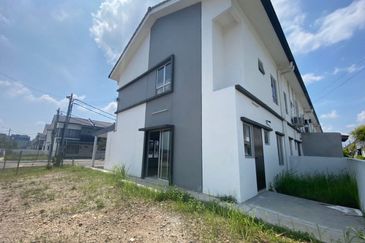 ( CORNER LOT ) 2 Storey Rentak Perdana LBS, Puncak Alam