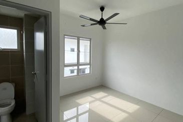 ( CORNER LOT ) 2 Storey Rentak Perdana LBS, Puncak Alam