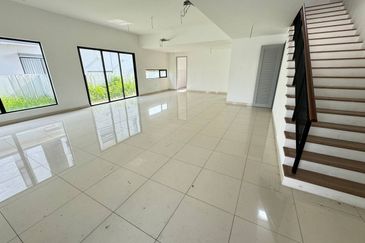 (GATED GUARDED) 2 Storey Semi D @ Tropicana Aman, Telok Panglima Garang