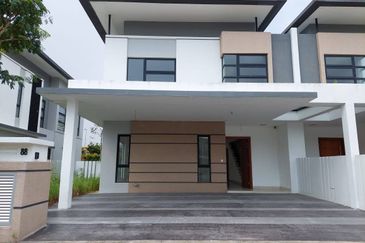 (GATED GUARDED) 2 Storey Semi D @ Tropicana Aman, Telok Panglima Garang