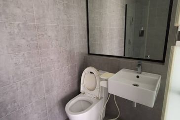 (BALCONY) High Floor The Square @ One City Service Residence, Subang Jaya 