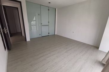 (BALCONY) High Floor The Square @ One City Service Residence, Subang Jaya 