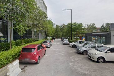 (BALCONY) High Floor The Square @ One City Service Residence, Subang Jaya 