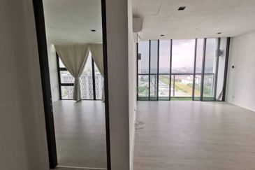 (BALCONY) High Floor The Square @ One City Service Residence, Subang Jaya 