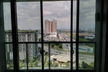 (BALCONY) High Floor The Square @ One City Service Residence, Subang Jaya 