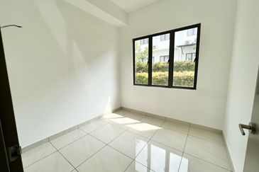 (GATED GUARDED) 2 Storey Aster Type, Diamond City, Semenyih