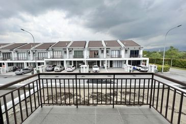 (GATED GUARDED) 2 Storey Aster Type, Diamond City, Semenyih