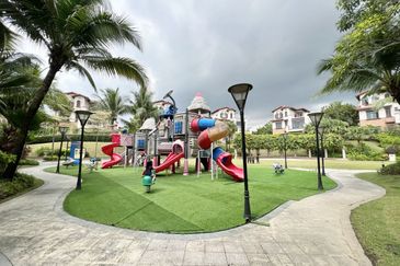 (GATED GUARDED) 2 Storey Aster Type, Diamond City, Semenyih