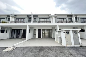 (GATED GUARDED) 2 Storey Aster Type, Diamond City, Semenyih