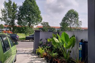 (OPEN FACING) End Lot Double Storey Taman Scientex Senai, Johor