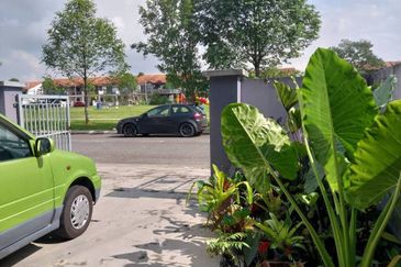 (OPEN FACING) End Lot Double Storey Taman Scientex Senai, Johor