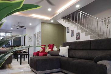 (OPEN FACING) End Lot Double Storey Taman Scientex Senai, Johor