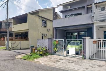 (OPEN FACING) End Lot Double Storey Taman Scientex Senai, Johor