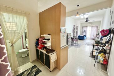 (GATED GUARDED) Camellia Court Apartment, Taman Impian Putra, Kajang 