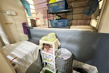 (GATED GUARDED) Camellia Court Apartment, Taman Impian Putra, Kajang 