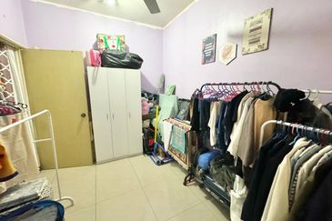 (GATED GUARDED) Camellia Court Apartment, Taman Impian Putra, Kajang 