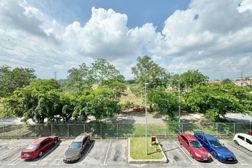 (GATED GUARDED) Camellia Court Apartment, Taman Impian Putra, Kajang 