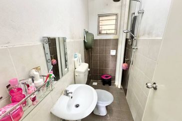 (GATED GUARDED) Camellia Court Apartment, Taman Impian Putra, Kajang 