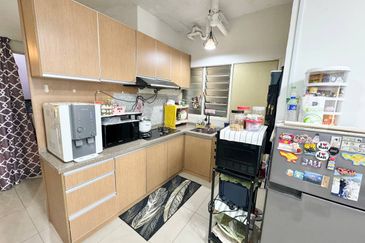 (GATED GUARDED) Camellia Court Apartment, Taman Impian Putra, Kajang 